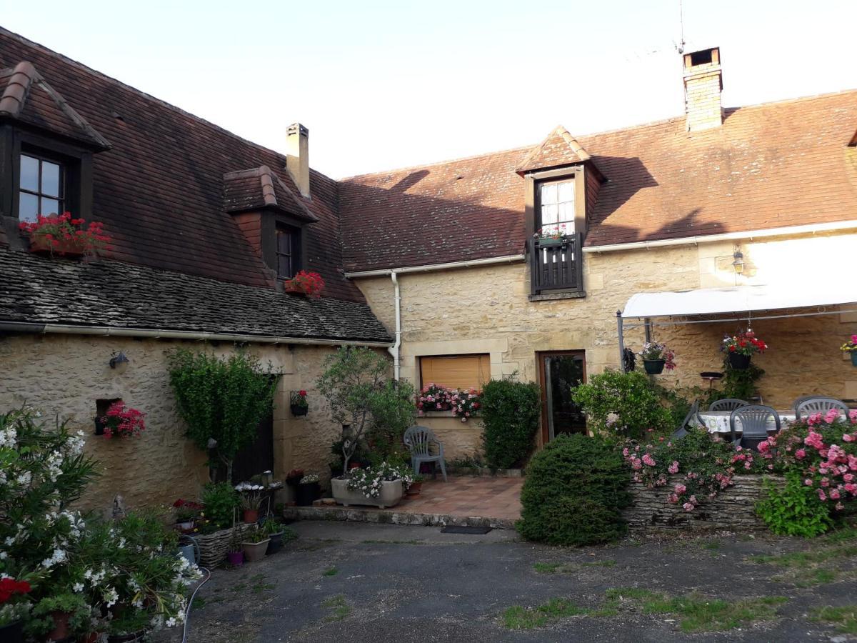 Halte Aux Places Marcillac-Saint-Quentin Екстериор снимка
