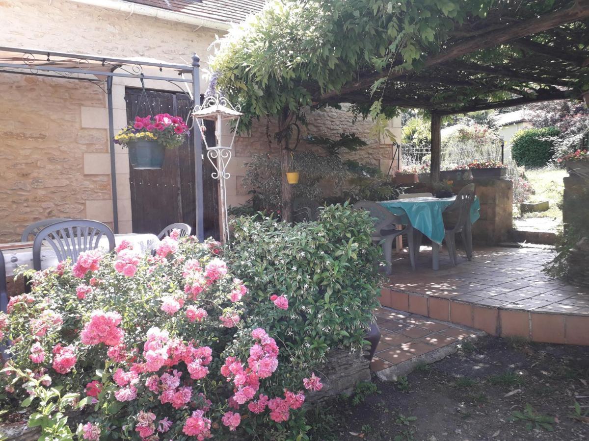 Halte Aux Places Marcillac-Saint-Quentin Екстериор снимка