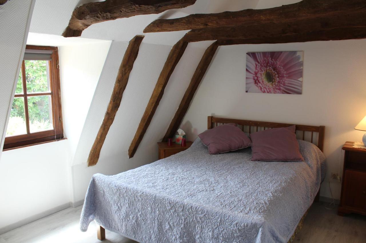 Halte Aux Places Marcillac-Saint-Quentin Екстериор снимка