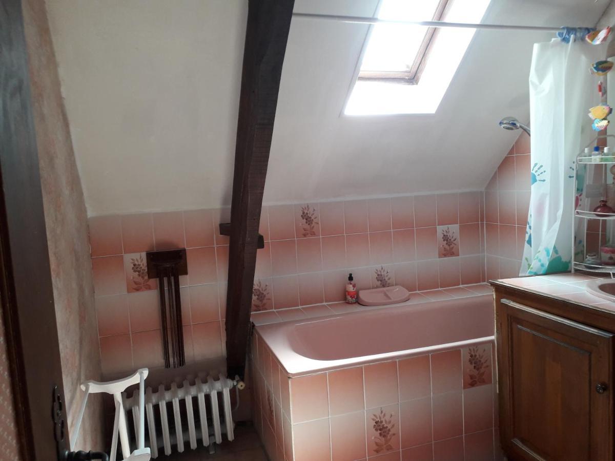 Halte Aux Places Marcillac-Saint-Quentin Екстериор снимка