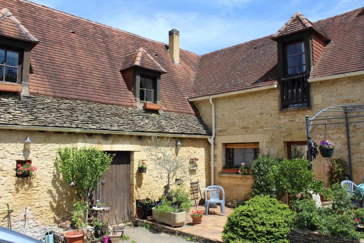Halte Aux Places Marcillac-Saint-Quentin Екстериор снимка